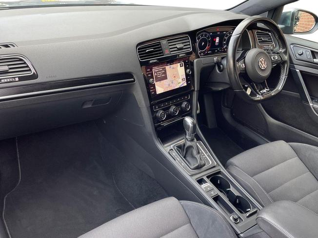 VOLKSWAGEN Golf Photo 2