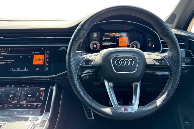 AUDI Q7 Photo 11