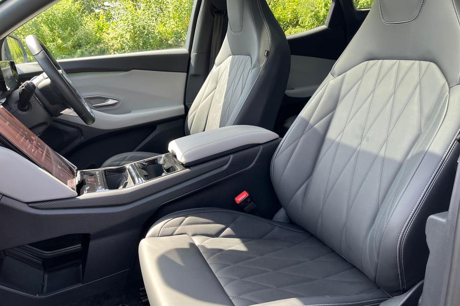 Ford Explorer Photo autoimg-8ce5ee687d41a66f87d5334a851a8717516dbaf8.jpg