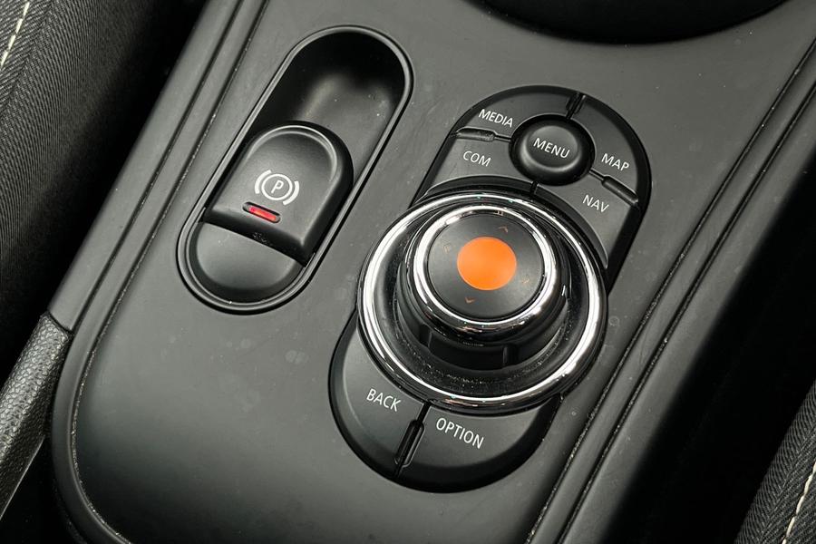 MINI Countryman Photo autoimg-8ce75ac45714802eee45432b638c7ab33a246310.jpg