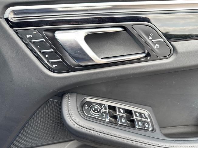 PORSCHE Macan Photo 31