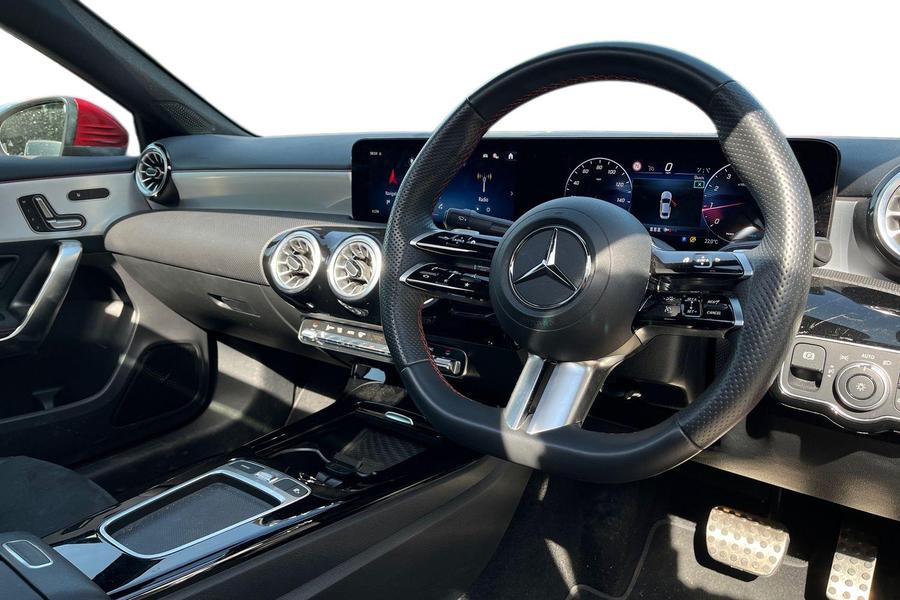 Mercedes-Benz A CLASS Photo autoimg-8cea674ad7af6dc4e32655d52a2f290d37f2fbc4.jpg