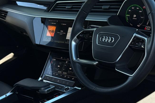 AUDI e-tron Photo 40