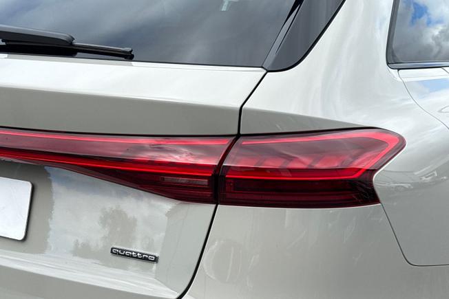 AUDI A6 E-Tron Avant Photo 18