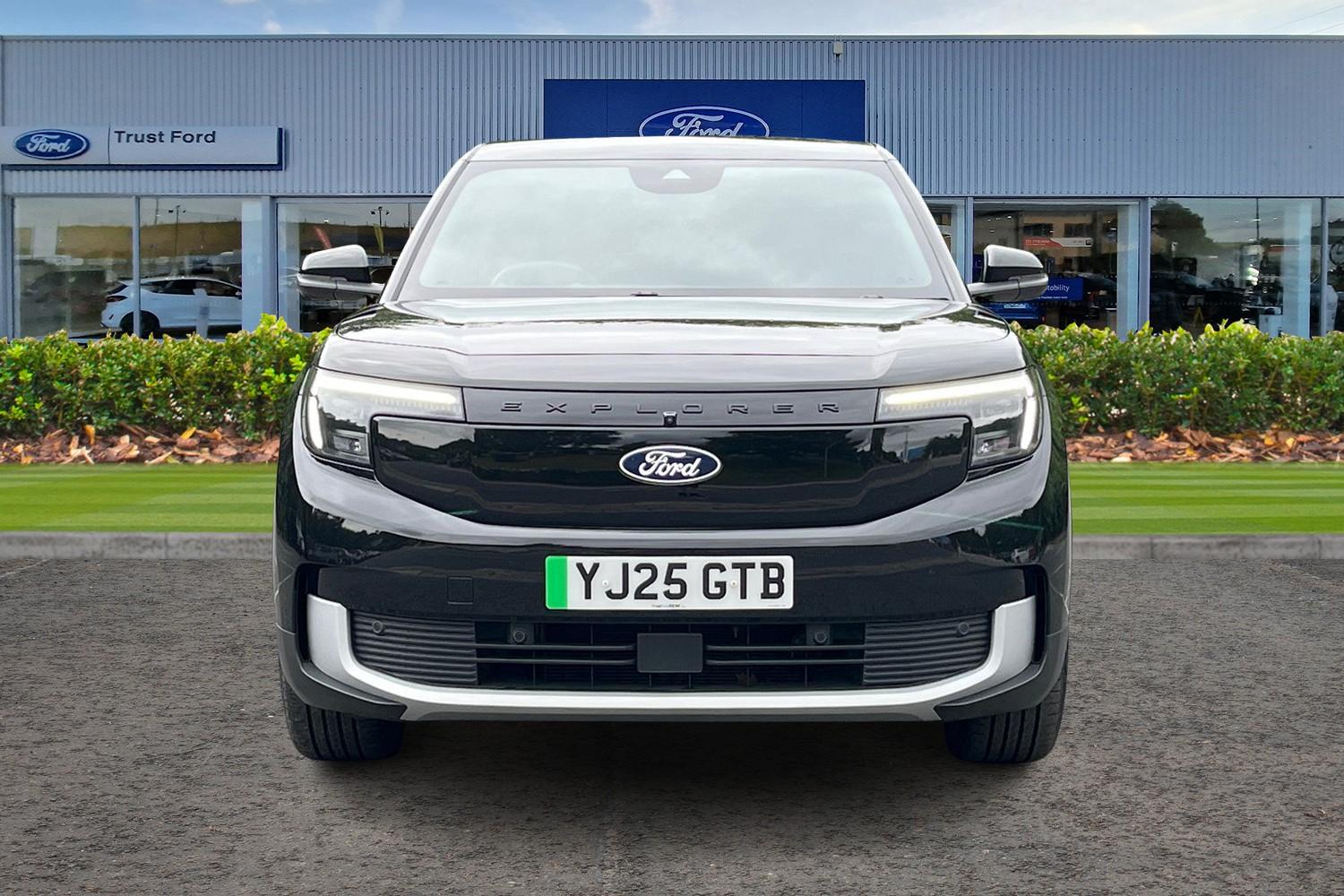 Ford Explorer Photo 5