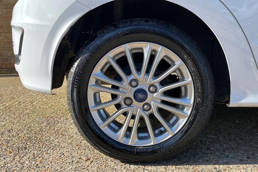 Ford KA+ Photo autoimg-8cffba76f2a209a26e806dcd3389bdd5b3570ef1.jpg