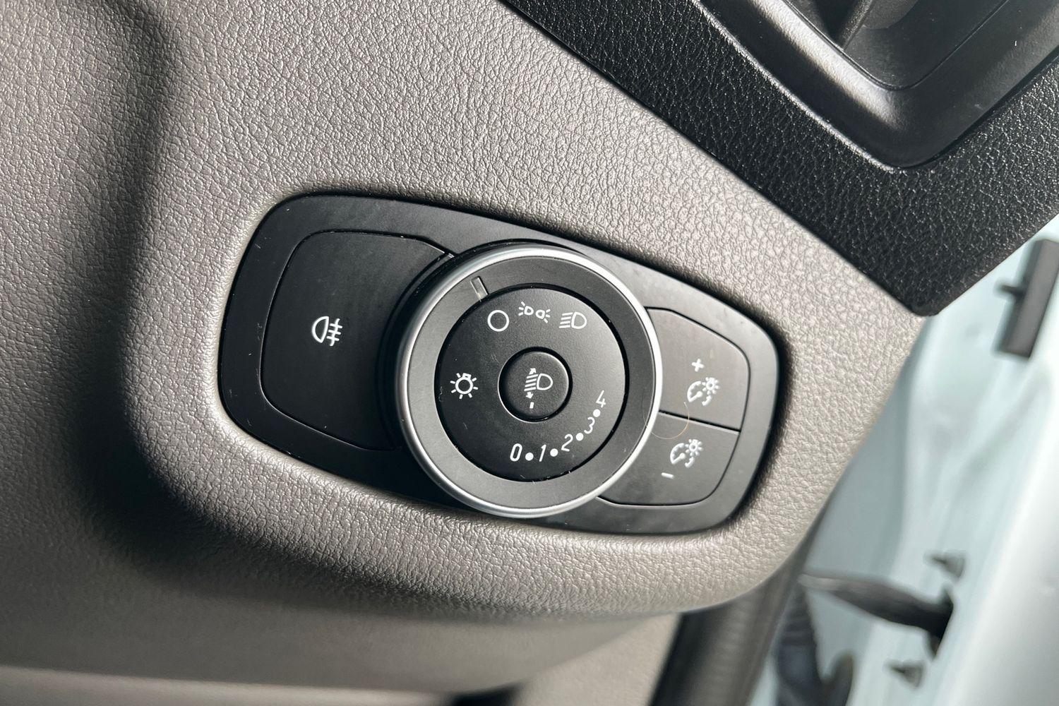 Ford TRANSIT CONNECT Photo 8