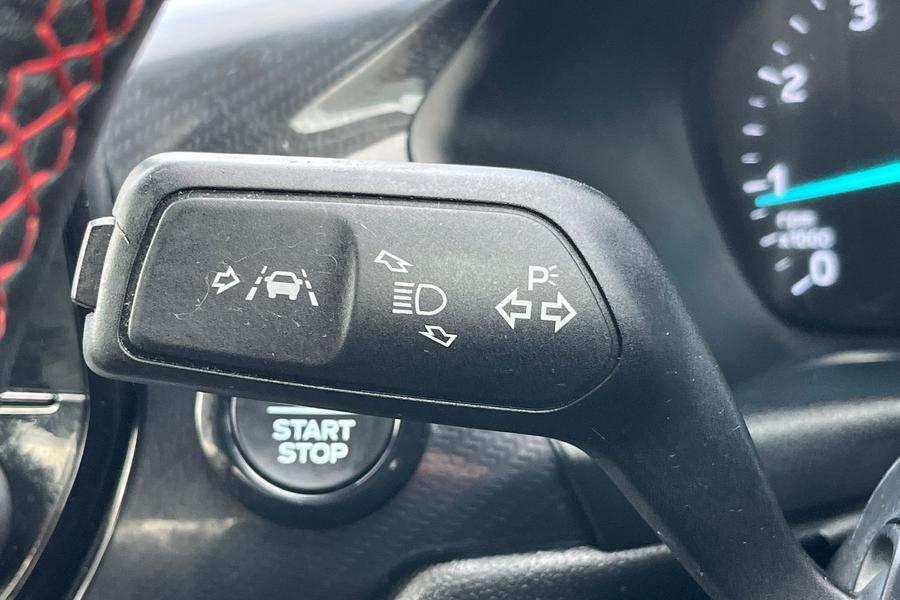 Ford FIESTA Photo autoimg-8d016f3ced429761654e40743508916d2a92e58f.jpg