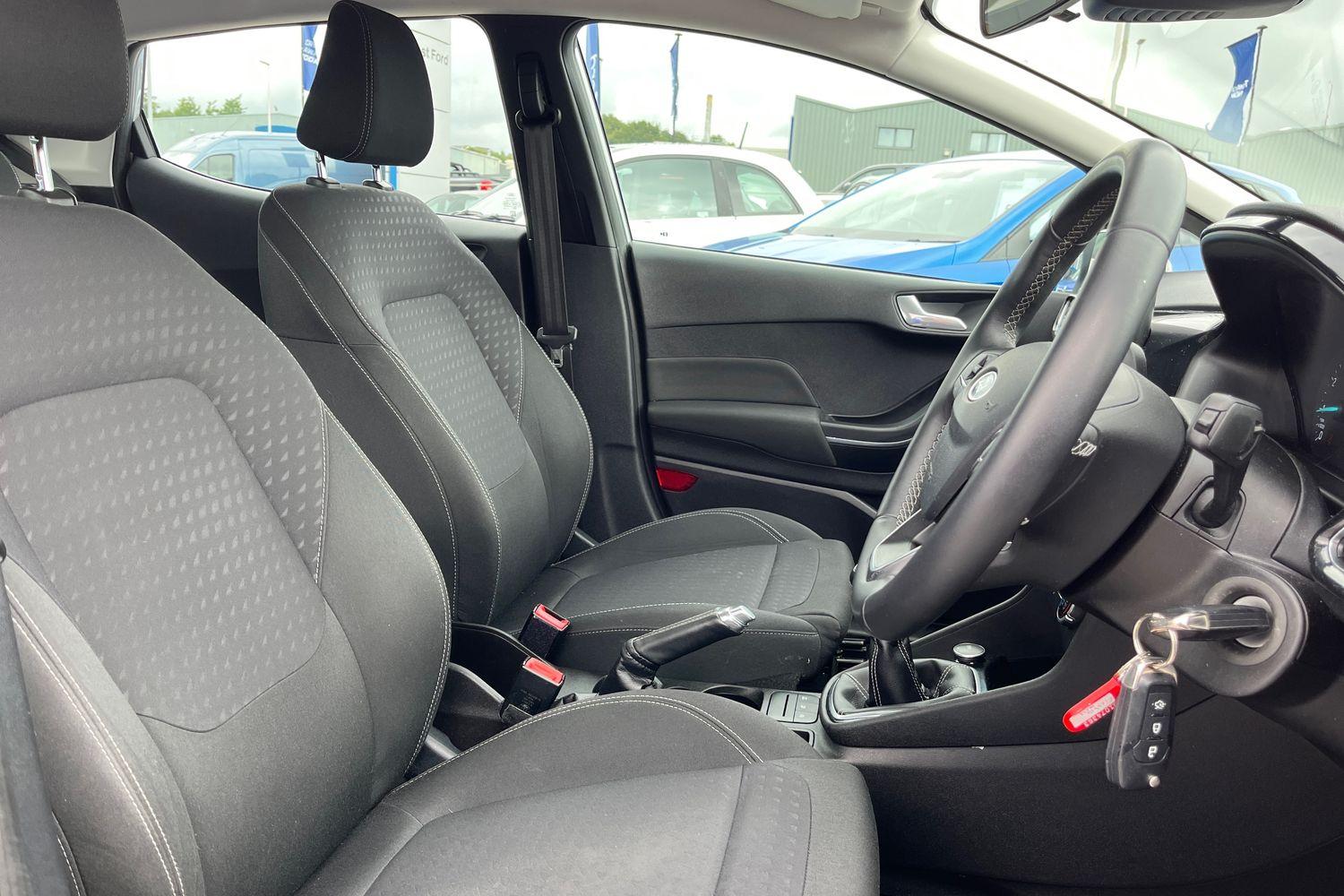 Ford FIESTA Photo 16