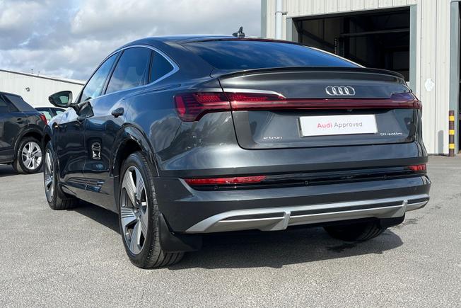 AUDI e-tron Photo 30