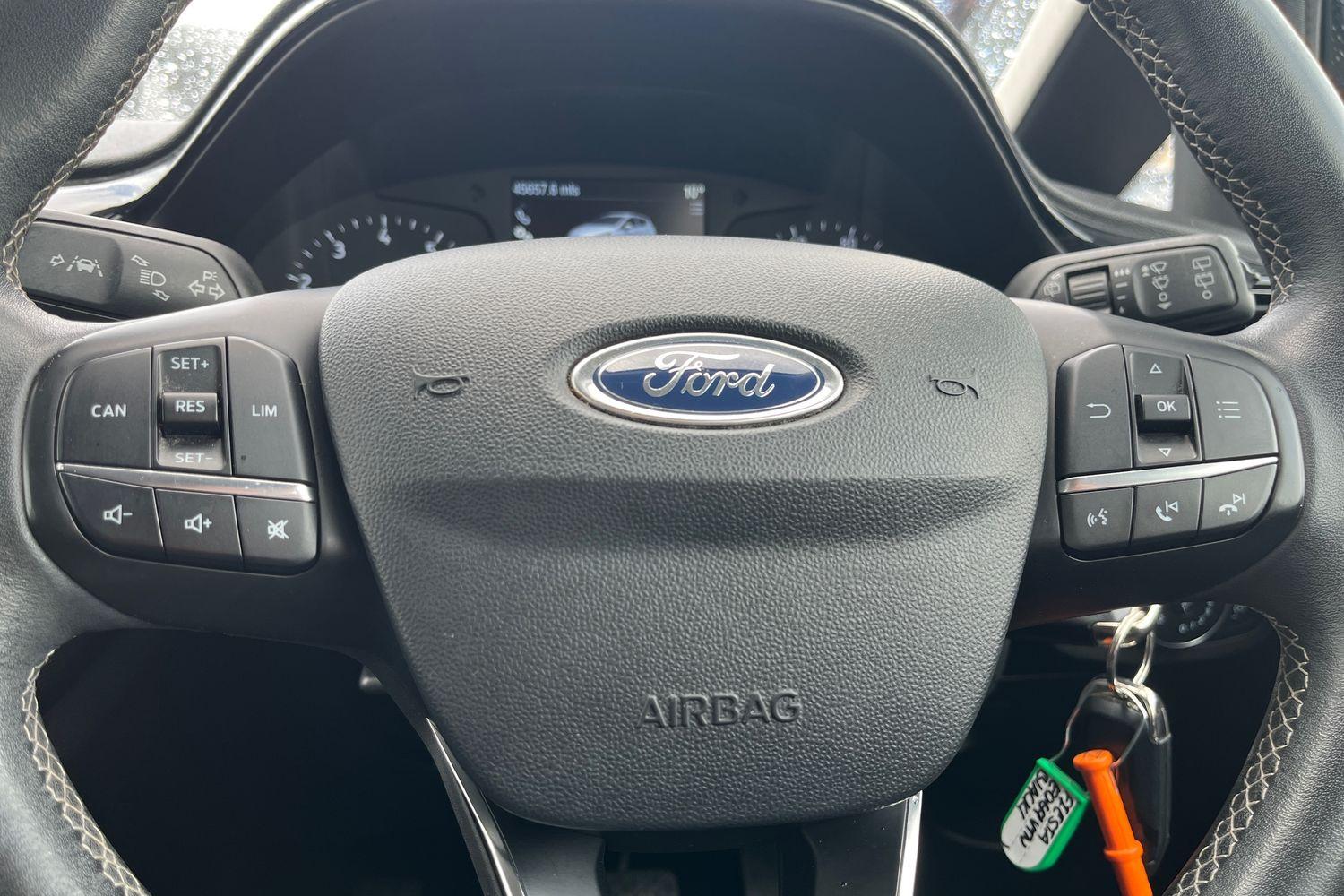 Ford FIESTA Photo 35