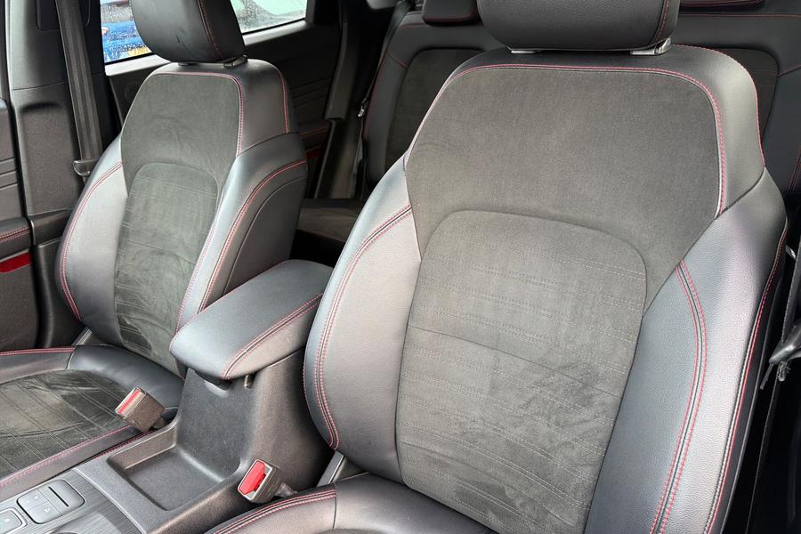 Ford Kuga Photo autoimg-8d18338b8318639b87e4ee967acc13568ee65ec5.jpg