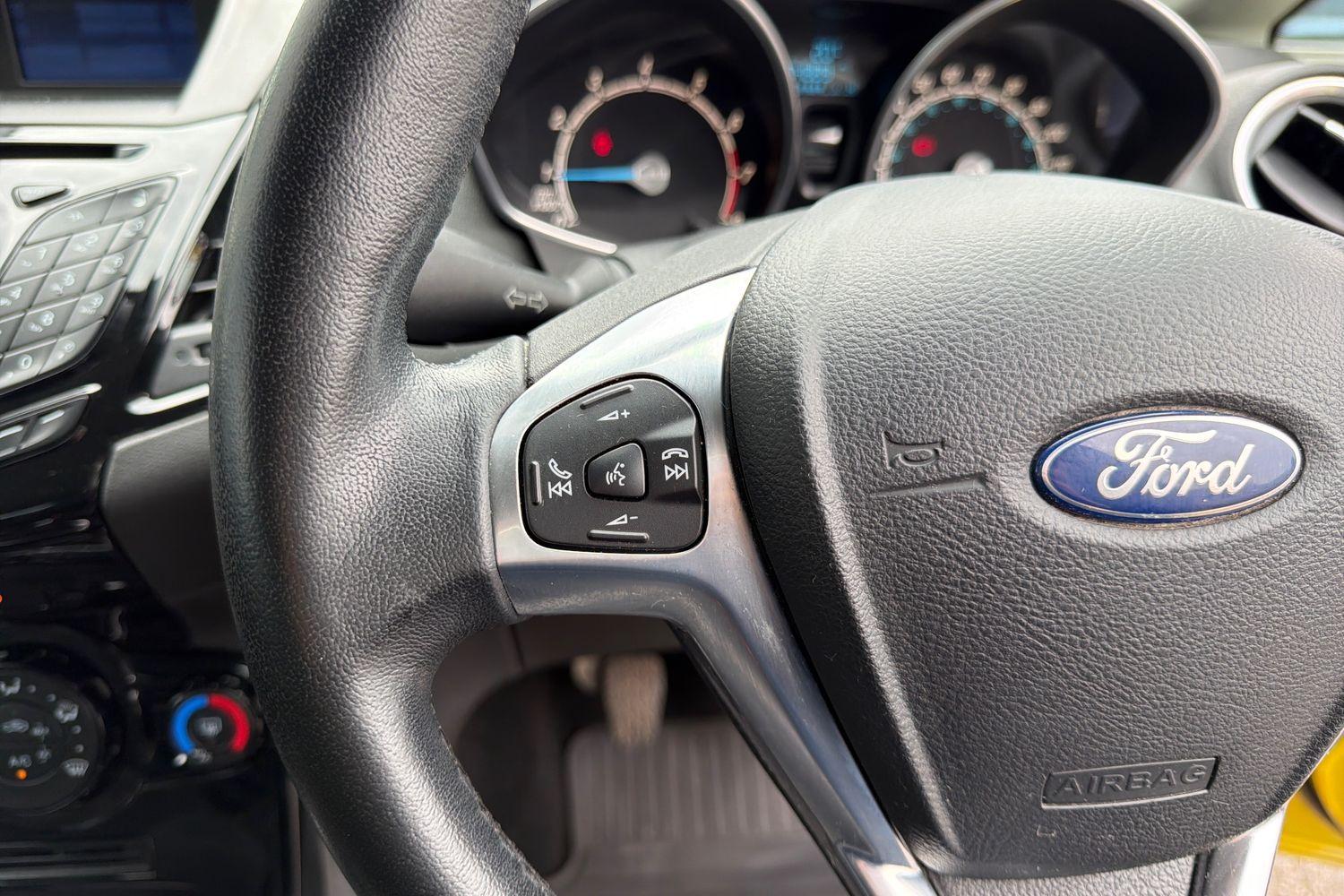 Ford FIESTA Photo 26