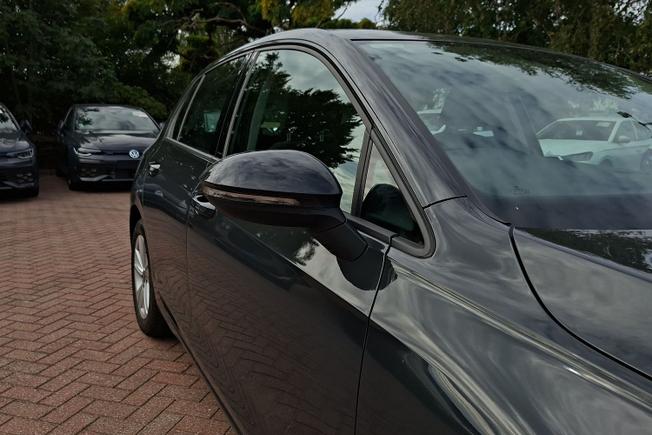 VOLKSWAGEN Golf Photo 25