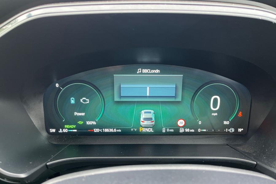 Ford KUGA Photo autoimg-8d19a46d6287ea03778b42aa36a5d136a96de85f.jpg