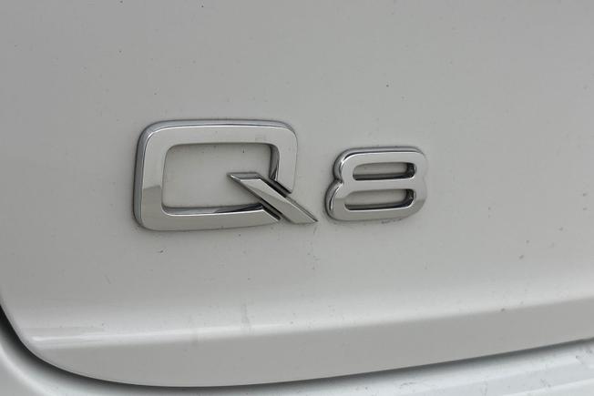 AUDI Q8 Photo 21