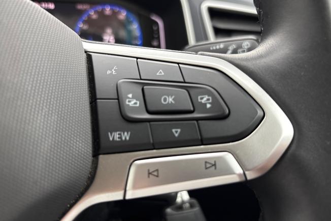 VOLKSWAGEN T-Roc Photo 17