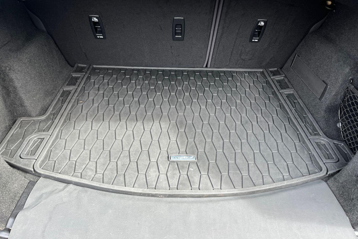 Jaguar E-PACE Photo 20