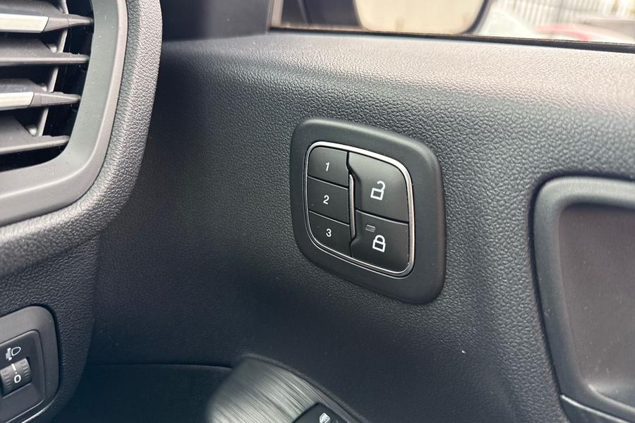 Ford KUGA Photo autoimg-8d253347e8ed12b3fc999a4ea86c34e39042c9ec.jpg