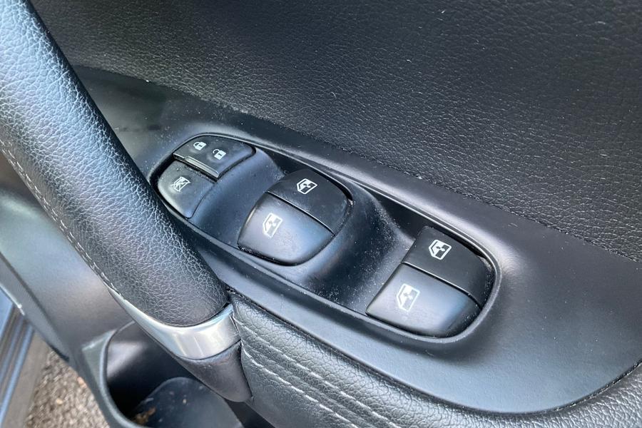 Nissan Qashqai Photo autoimg-8d2738ad1eb60232fd56114b6308b5a10f3d1ef9.jpg