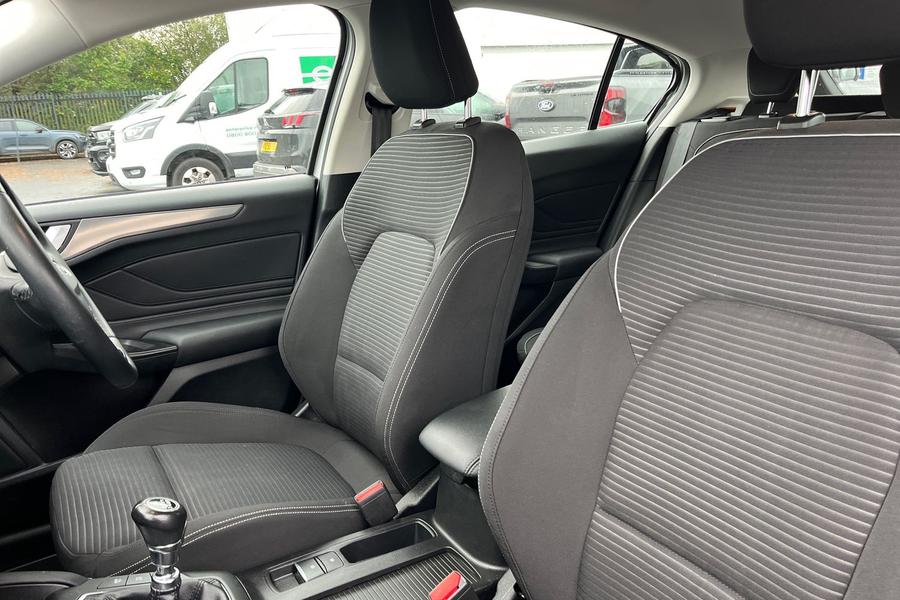 Ford FOCUS Photo autoimg-8d2e2a5a14ef2c60fa9d38af1f38f0e623d0121d.jpg