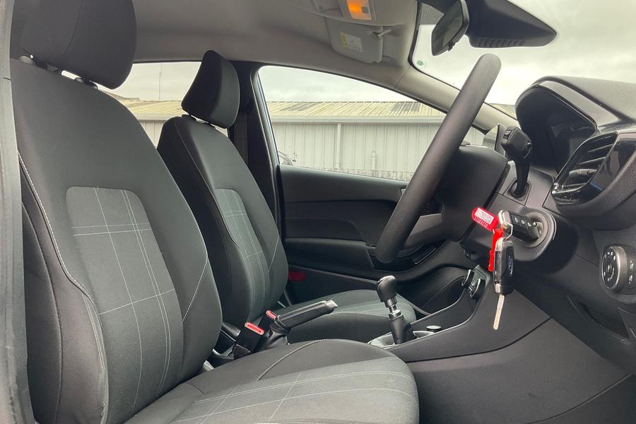 Ford FIESTA Photo autoimg-8d36f5f5ddb2912a0653847e98f5864c43c6a008.jpg