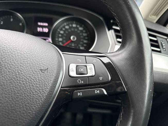 VOLKSWAGEN Passat Photo 17