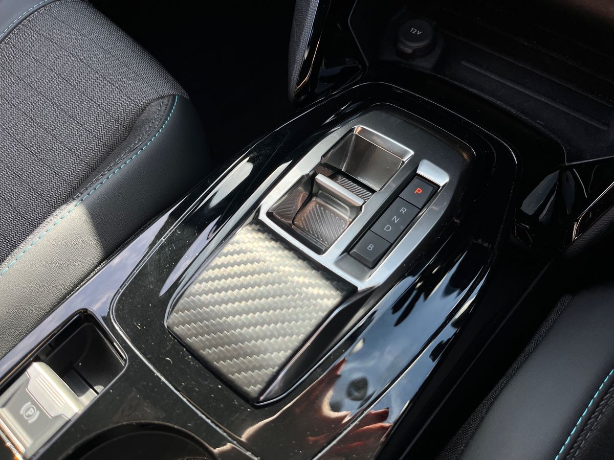 Peugeot E-2008 Photo 13