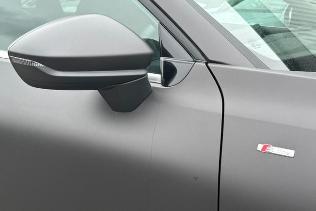 Audi Q3 SUV Photo 20