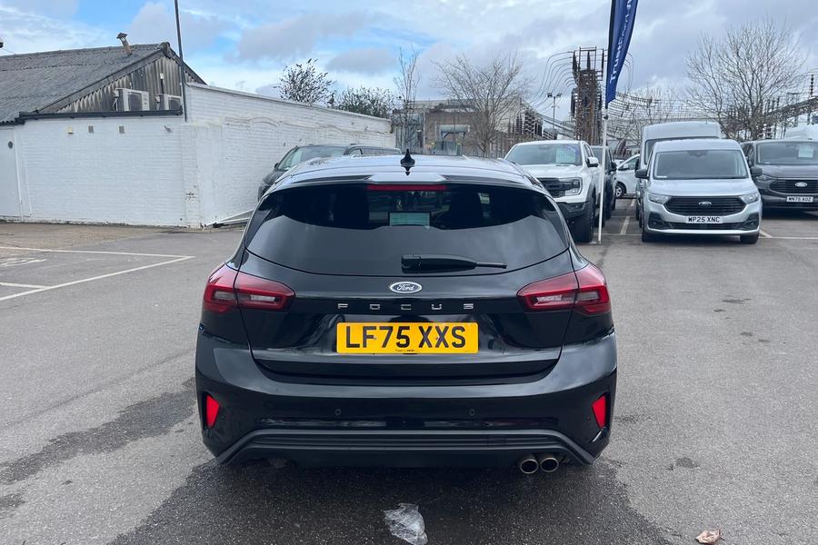Ford FOCUS Photo autoimg-8d43dfddc5eb1170f7cc05eb8a0f0760ade4473f.jpg