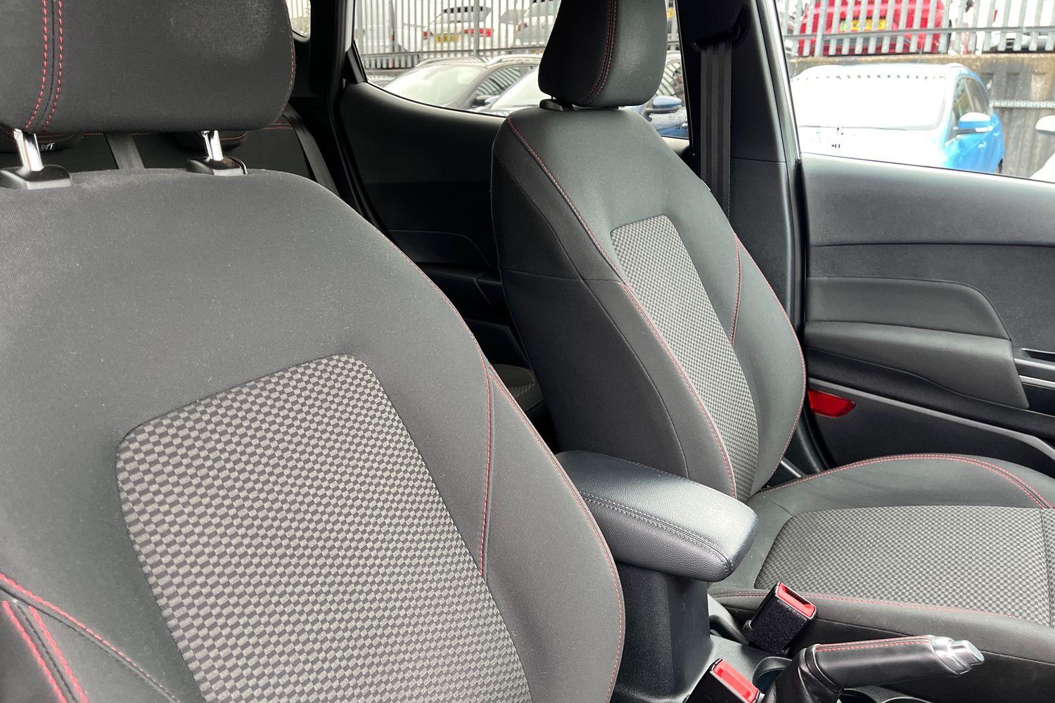 Ford FIESTA Photo 16