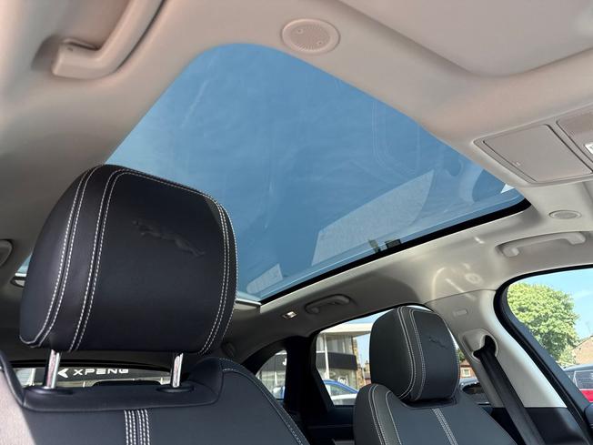JAGUAR F-Pace Photo 39