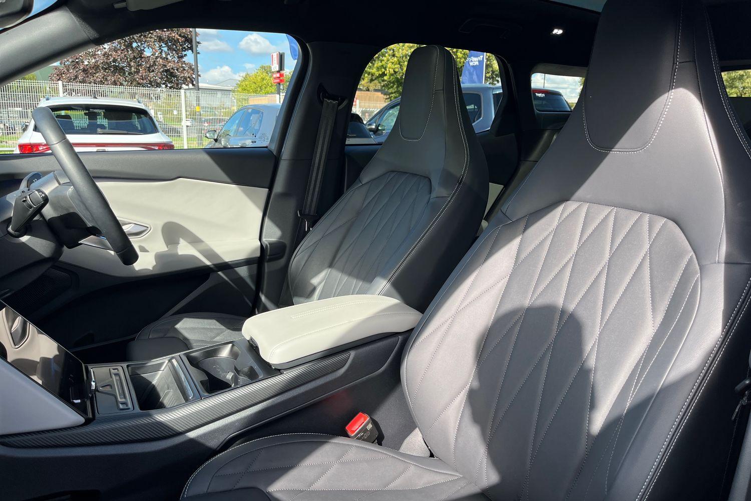 Ford Explorer Photo 18