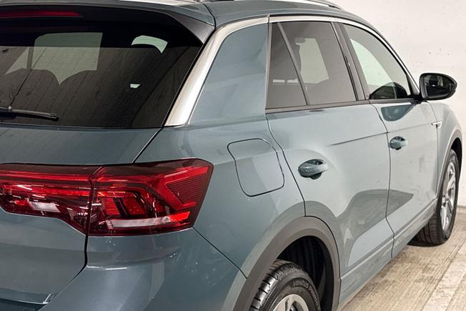 VOLKSWAGEN T-Roc Photo 28