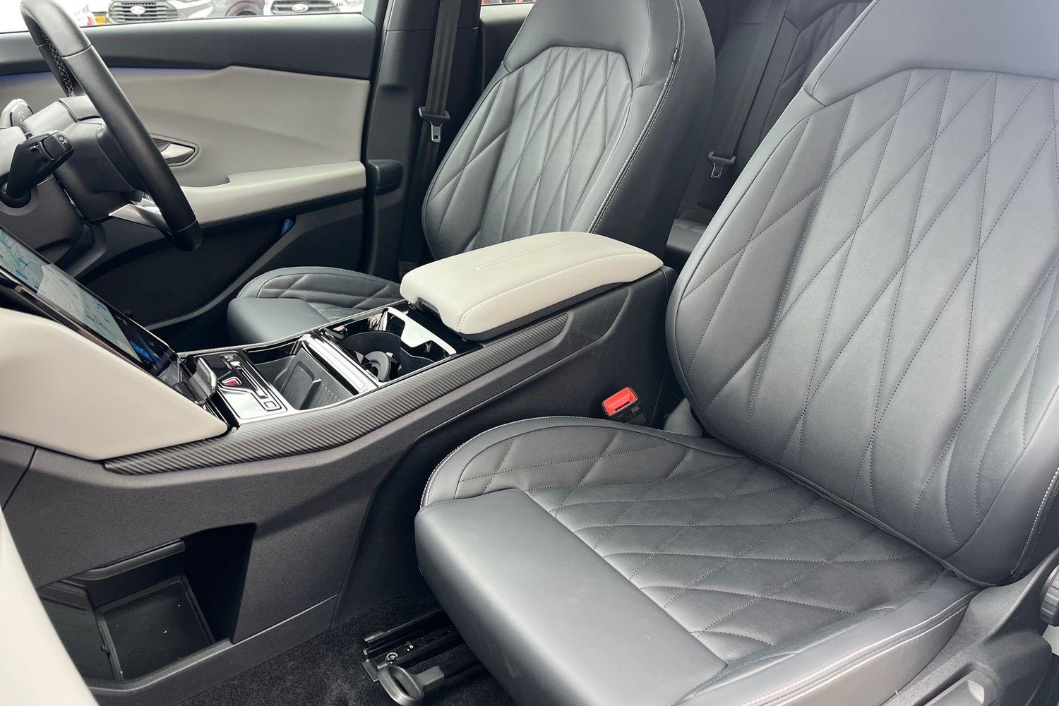Ford Explorer Photo 18