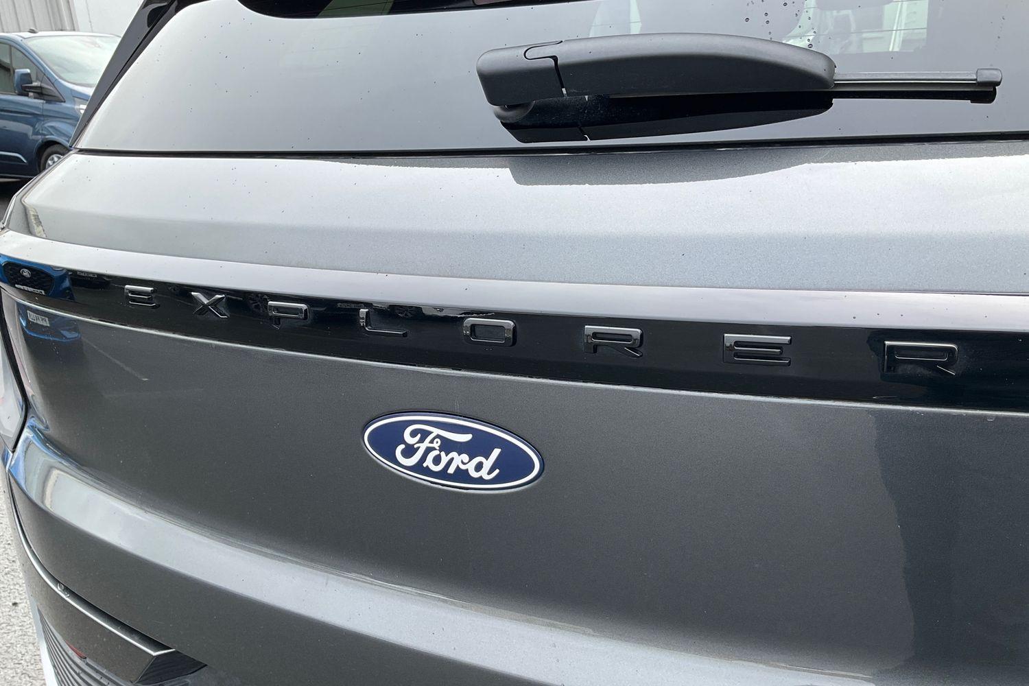 Ford Explorer Photo 39