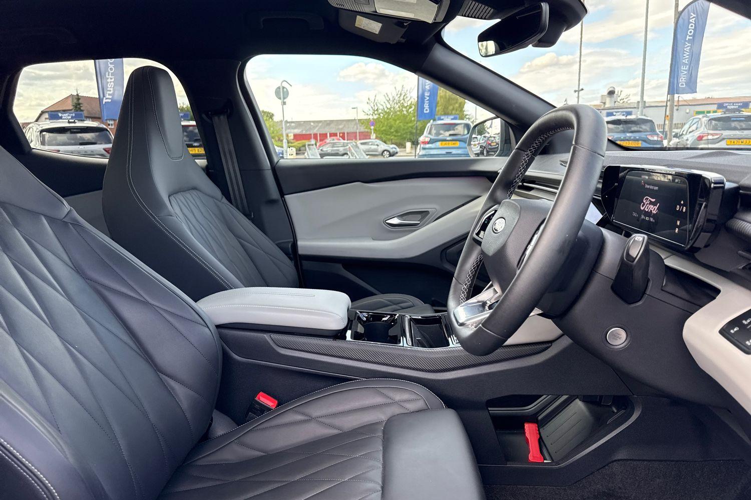 Ford EXPLORER Photo 16