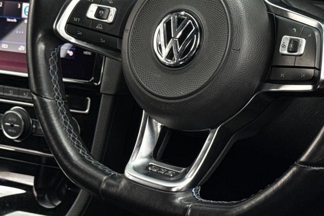 Volkswagen Golf Photo 37
