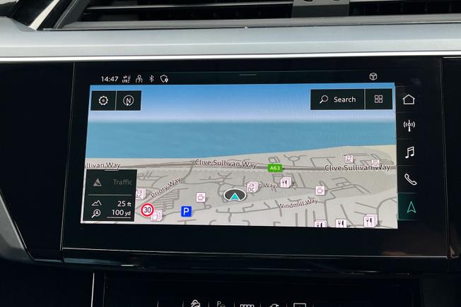 Audi e-tron Photo 14