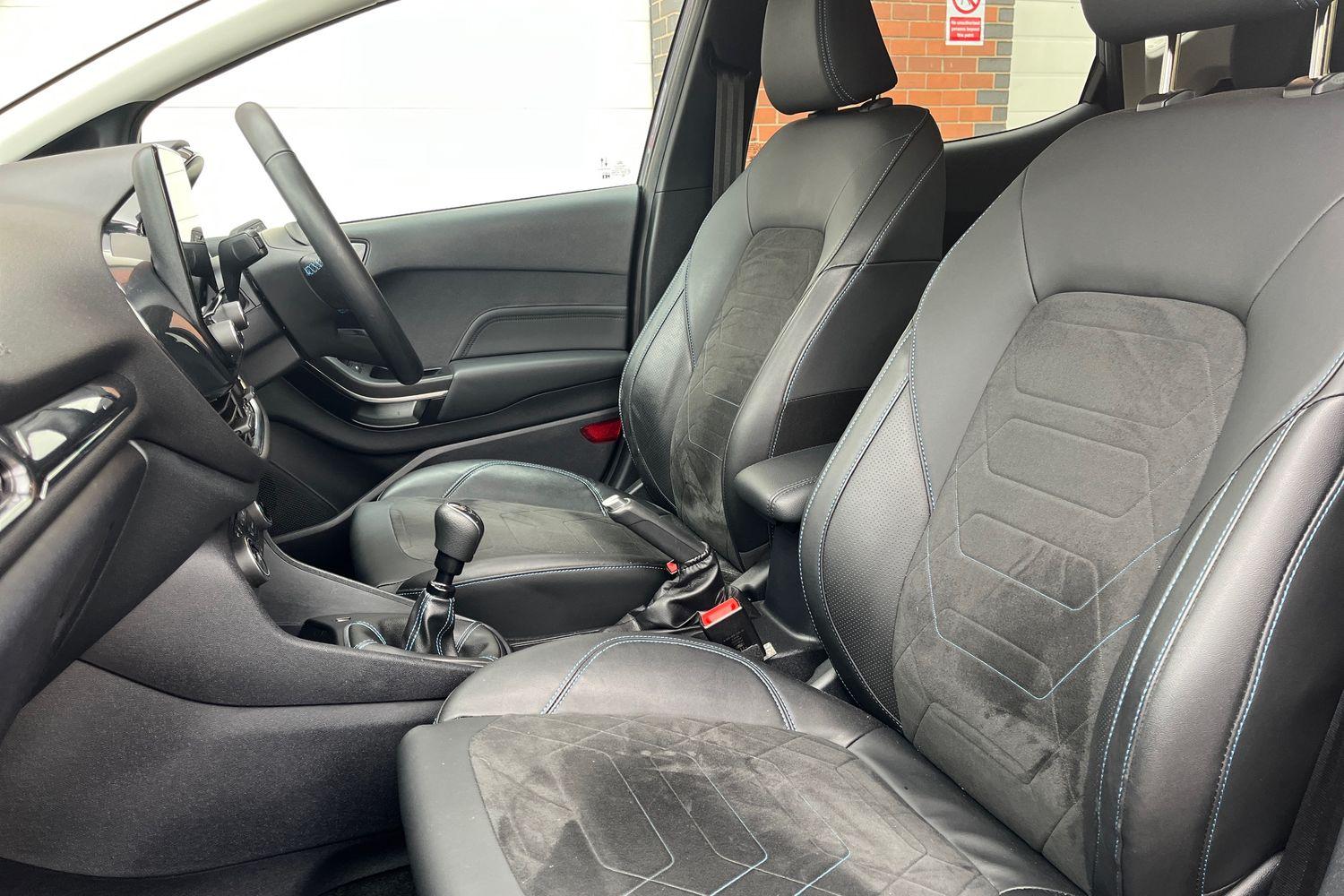 Ford FIESTA Photo 18