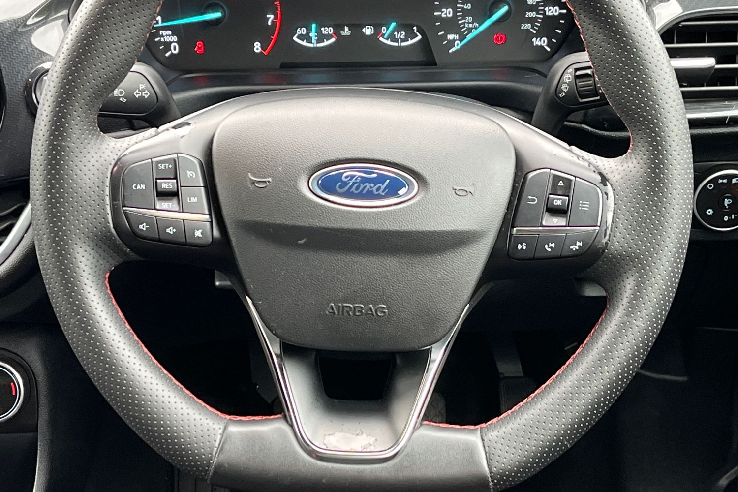 Ford Fiesta Photo 11