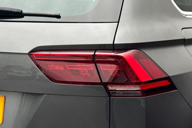 VOLKSWAGEN Tiguan Photo 18