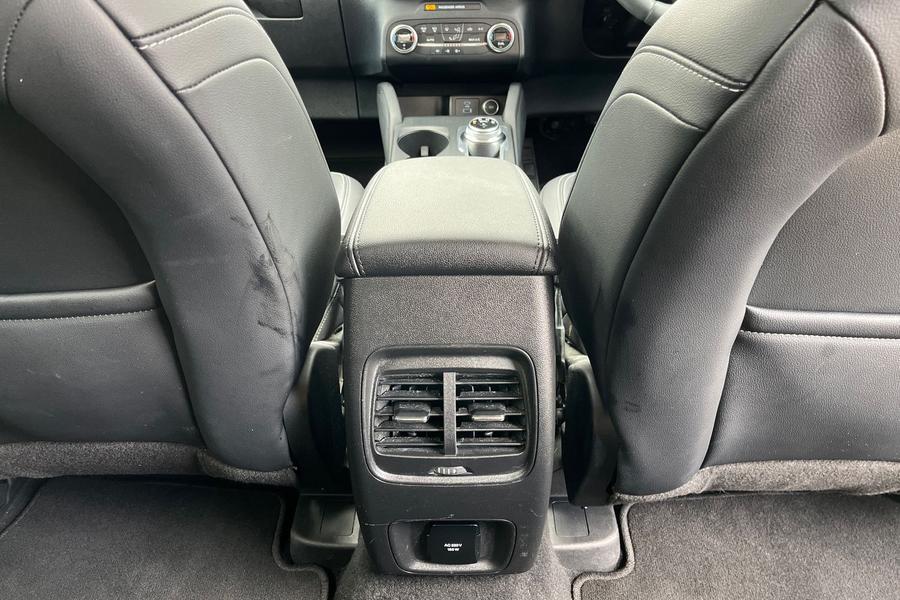 Ford Kuga Photo autoimg-8d6aea4d1352a21aa5b4be017d786f4dae910fb6.jpg