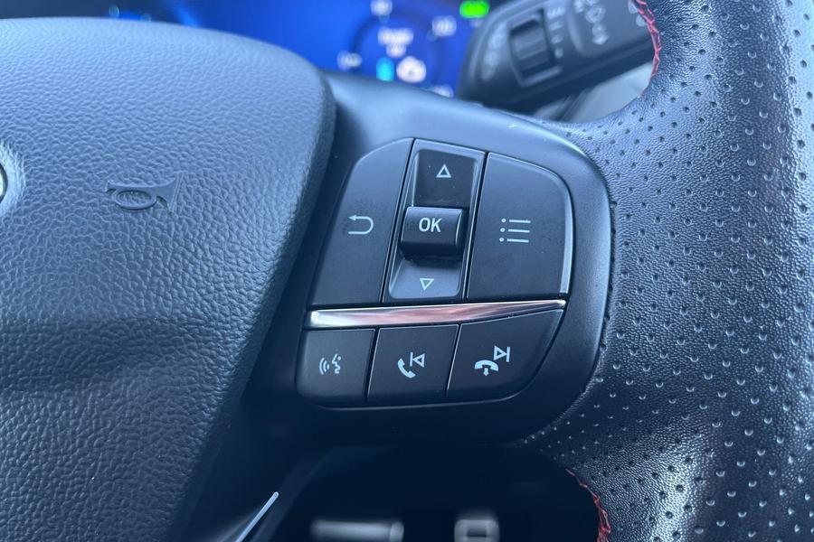 Ford Kuga Photo autoimg-8d6d0917db367a7b89e6a38be37fdb253ecedfd9.jpg