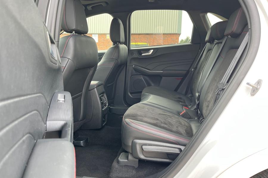 Ford Kuga Photo autoimg-8d6e49778822ff14a3a6fab2793ce5f9224e508a.jpg