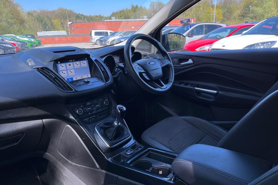 Ford Kuga Photo autoimg-8d75df58697565fde0cea1ef57384f9dfdda3bc9.jpg