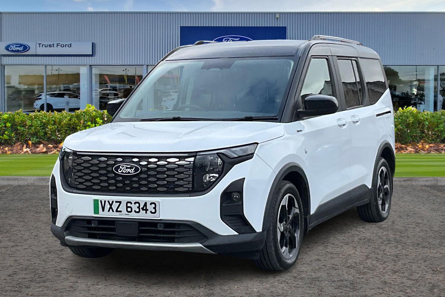 Ford E-Tourneo Courier Photo 4