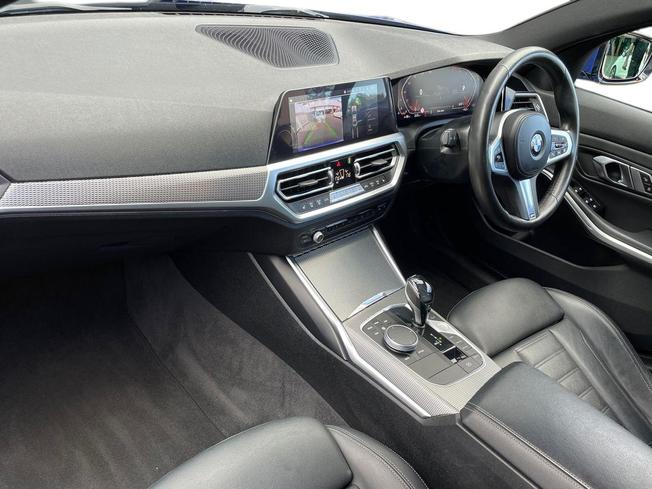 BMW 3 Series Photo 2