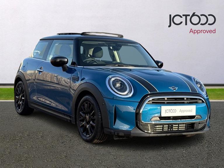 Used 2021 MINI Hatch 1.5 Cooper Classic Hatchback 3dr Petrol Steptronic Euro 6 (s/s) (136 ps) Blue at JCT600