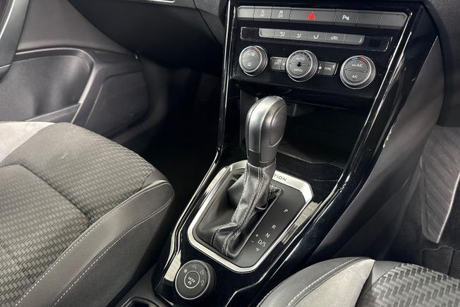 VOLKSWAGEN T-Roc Photo 24